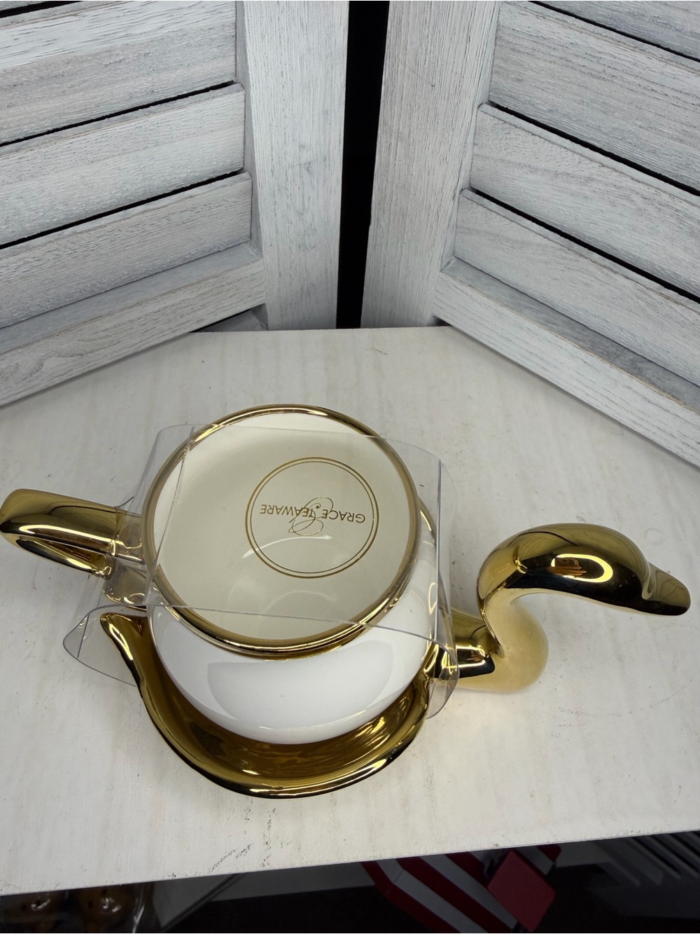 Gold Swan Ceramic Candle Holder with White Insert Grace Teaware - Picture 5 of 6